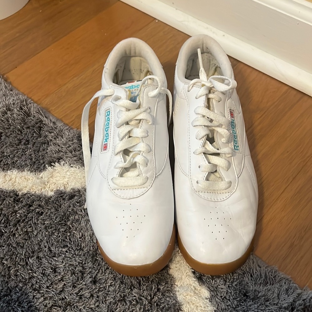 Classic white Reeboks size 9.5 womens